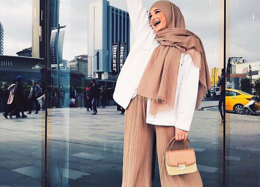5 Inspirasi Celana Plisket Untuk Hijabers