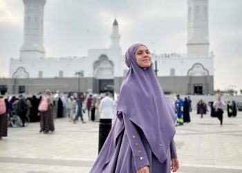 Gaya Busana Para Artis dan Influencer Ketika Umrah