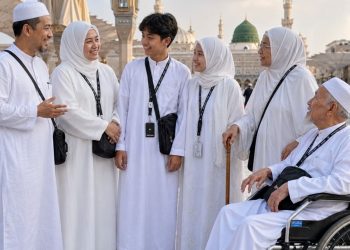 Amankah Umroh di Liburan Akhir Tahun Bersama Orang Tua yang Sudah Lansia?